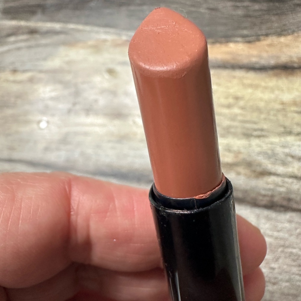 Sigma Infinity Point. Neutral Nude Lipstick - Creamy Matte Finish